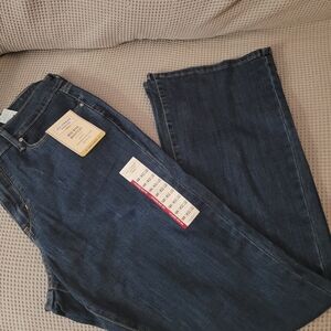 Levi Strauss & Co. Signature Gold. Mid-rise, Bootcut Jeans